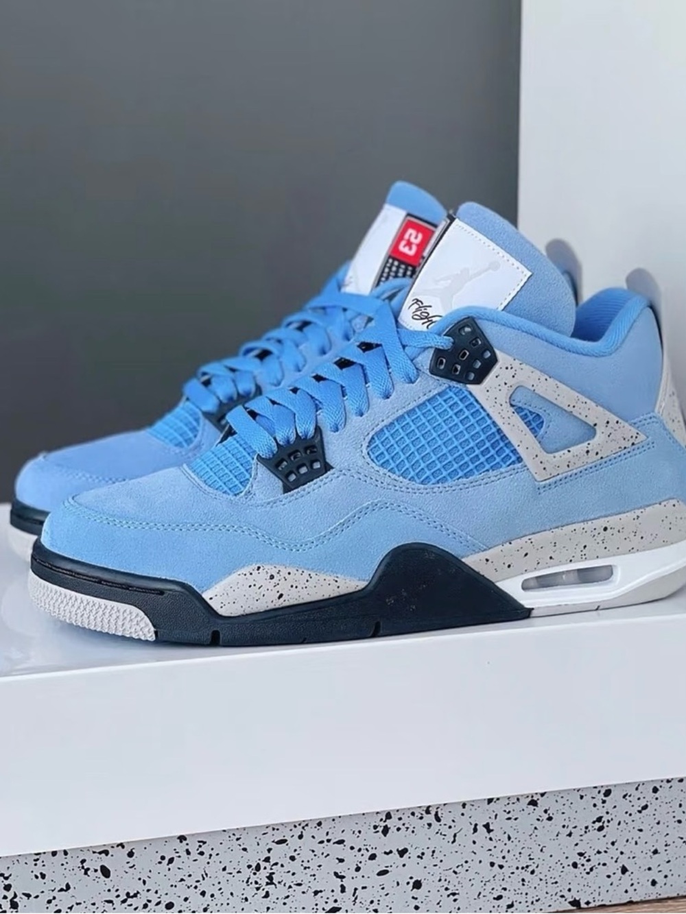 Air Jordan 4 Retro 'University Blue' Men’s Sneakers - Picture 4 of 6